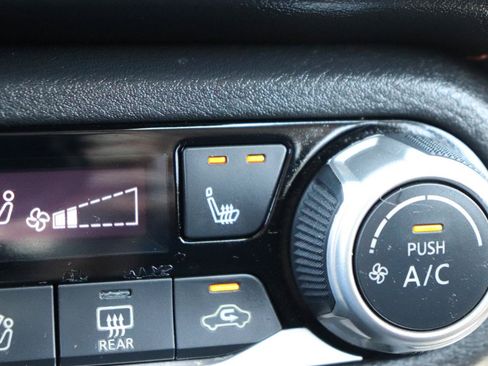 Used 2024 Nissan Versa SR FWD image 32