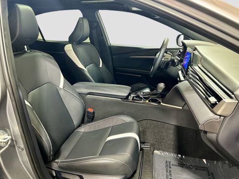 Used 2025 Toyota Camry SE w/ Convenience Package FWD image 25