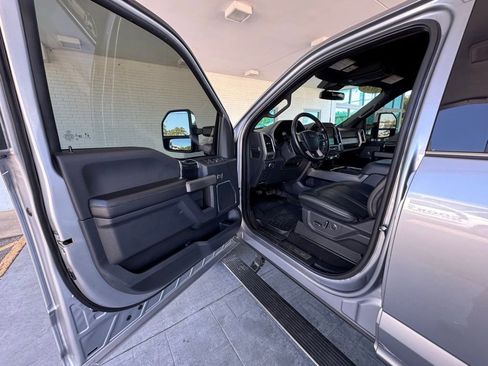 Used 2022 Ford F250 Platinum w/ FX4 Off-Road Package AWD/4WD image 12