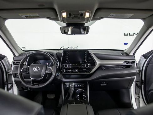 Used 2021 Toyota Highlander XLE FWD image 27