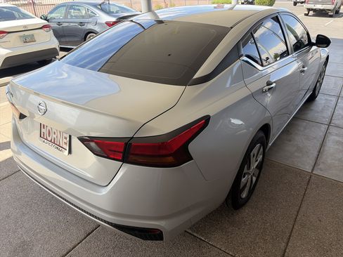 Used 2022 Nissan Altima 2.5 S FWD image 4