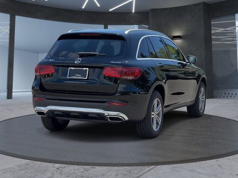 Used 2022 Mercedes-Benz GLC 300 4MATIC w/ Premium Package Lite image 4