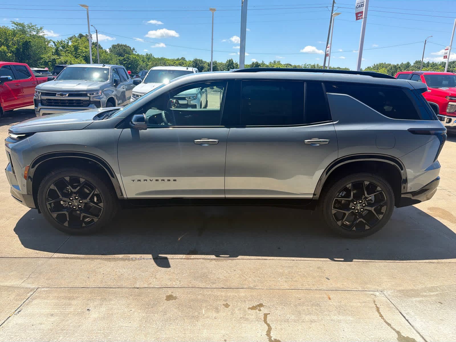 New 2026 Chevrolet Traverse RS w/ LPO, Floor Liner Package FWD image 2