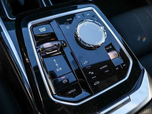 Used 2025 BMW i7 eDrive50 w/ M Sport Package image 18