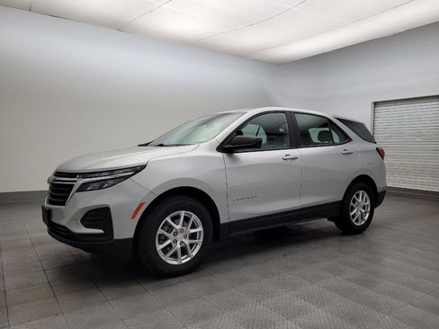 Used 2022 Chevrolet Equinox LS image 2