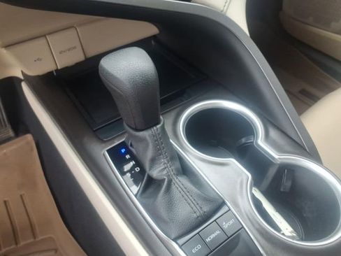 Used 2022 Toyota Camry LE FWD image 19