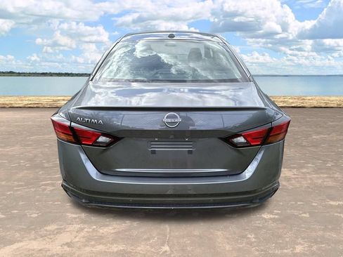 Used 2025 Nissan Altima 2.5 SV FWD image 8