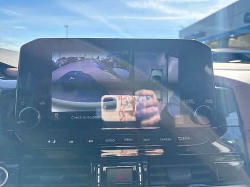 Used 2024 Nissan Pathfinder Platinum w/ Black Appearance Package image 25