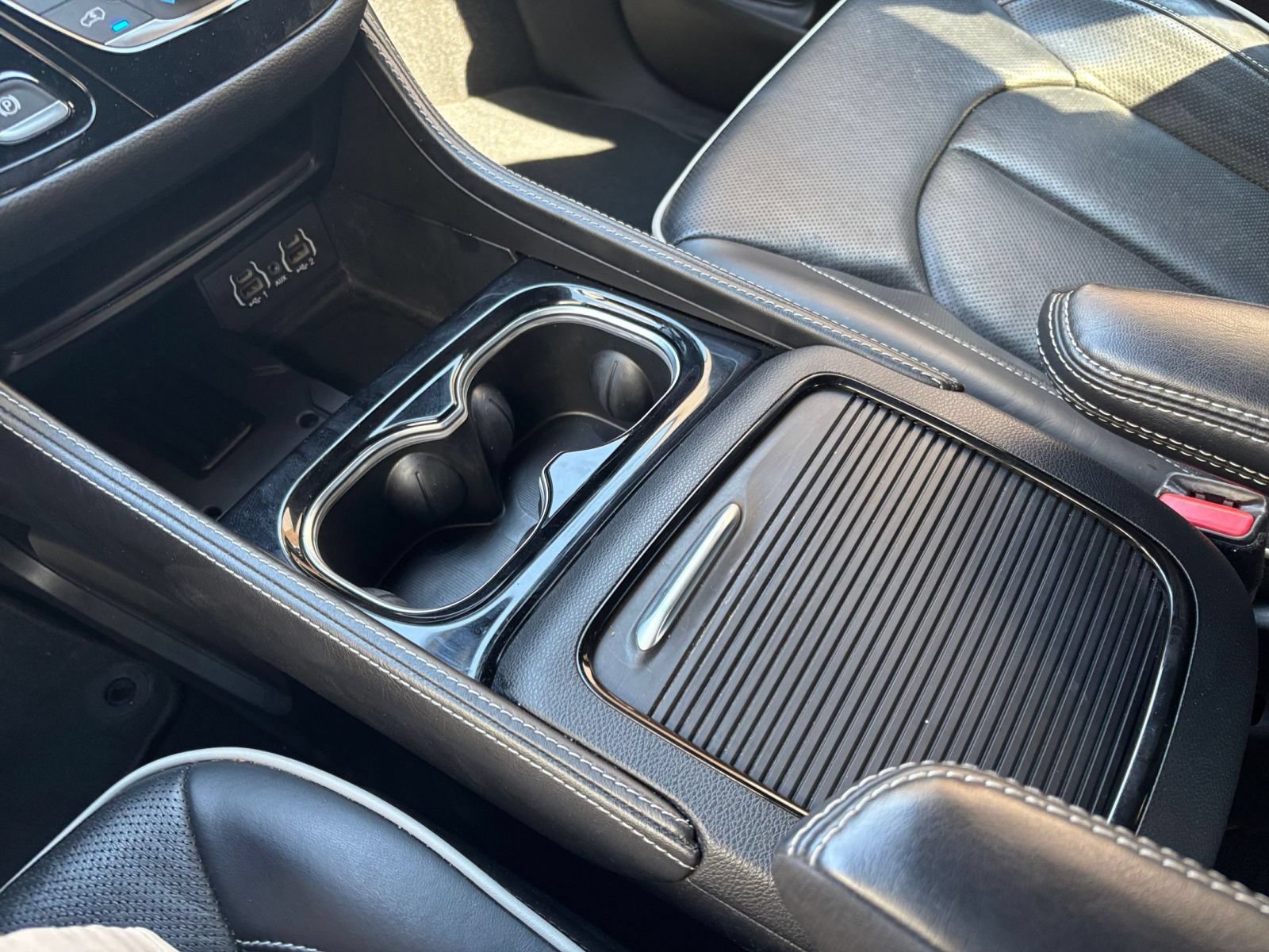 Used 2025 Chrysler Pacifica Limited FWD image 45