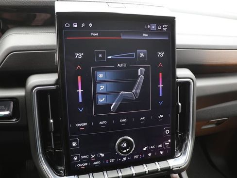 Used 2025 GMC Yukon XL Denali image 24