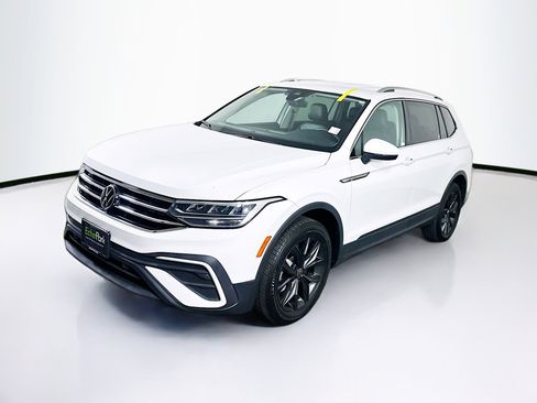 Used 2024 Volkswagen Tiguan SE image 3