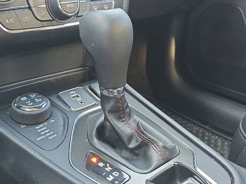 Used 2019 Jeep Cherokee Trailhawk w/ Trailer Tow Group image 20