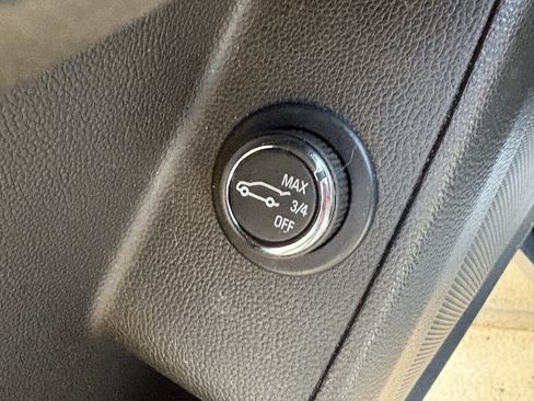 Used 2023 Chevrolet Traverse LT FWD image 12