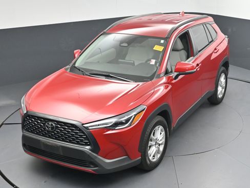 Certified 2023 Toyota Corolla Cross LE image 31