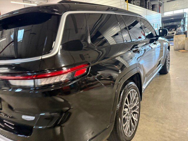 Used 2025 Jeep Grand Cherokee L Summit AWD/4WD image 24