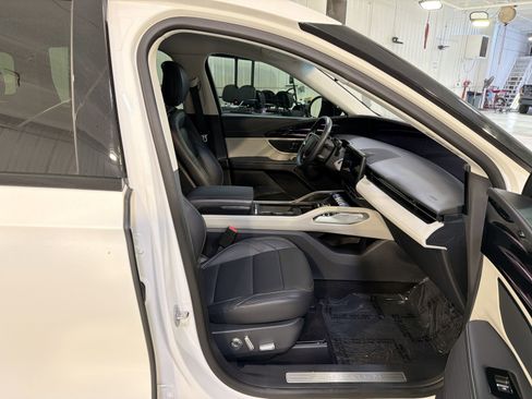 Used 2024 Lincoln Nautilus Premier AWD/4WD image 28