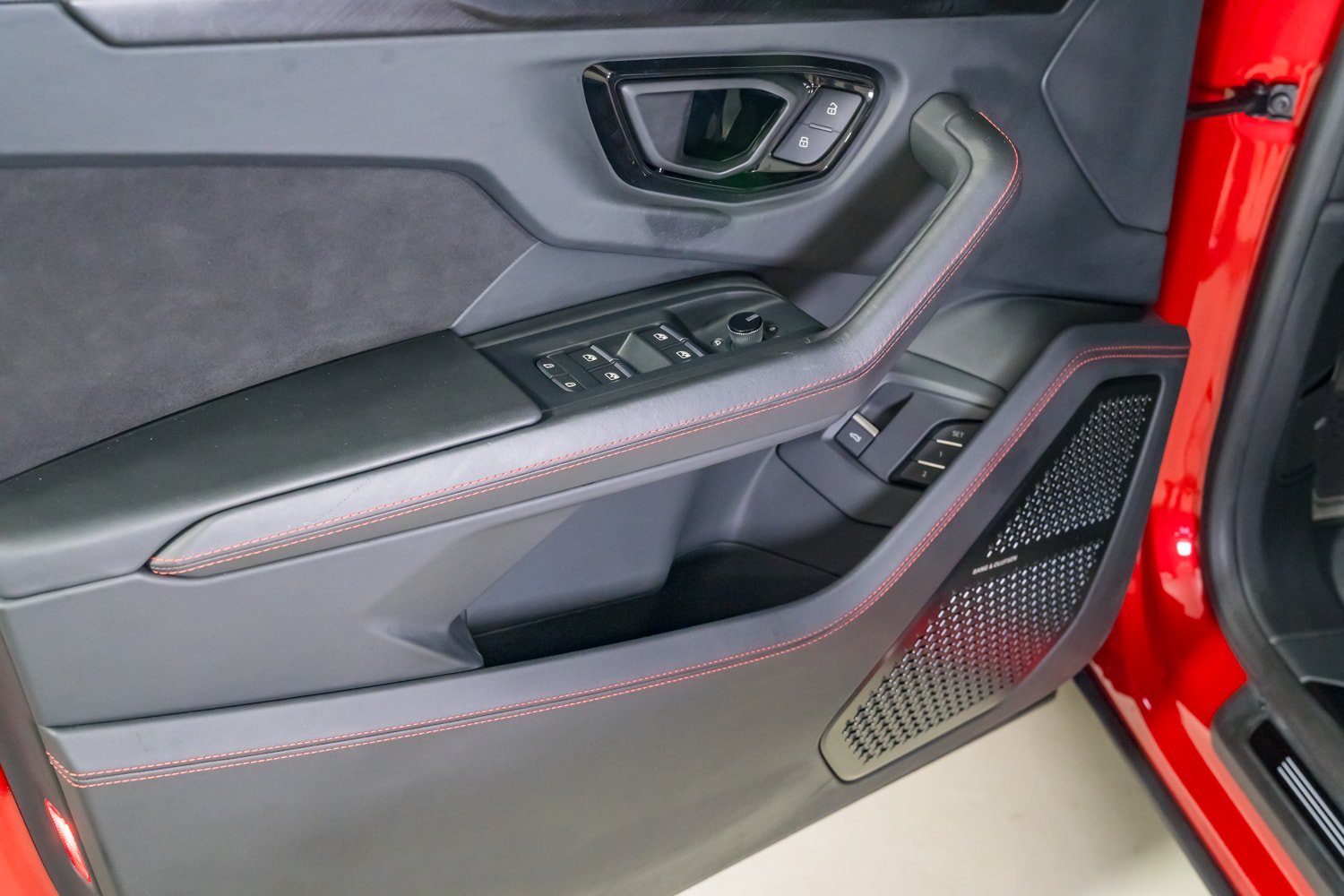 Used 2023 Lamborghini Urus S AWD/4WD image 21