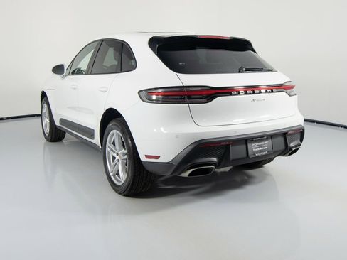 Certified 2025 Porsche Macan image 3