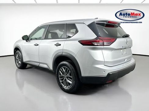 Used 2024 Nissan Rogue S image 5