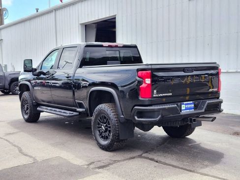 Used 2024 Chevrolet Silverado 2500 ZR2 w/ Technology Package AWD/4WD image 3