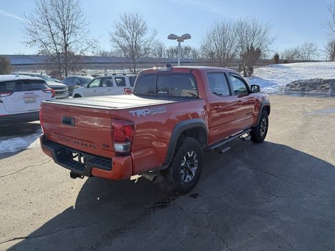 Used 2016 Toyota Tacoma TRD Off-Road image 3