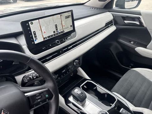 Used 2025 Mitsubishi Outlander SE FWD image 20