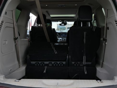 Used 2021 Chrysler Pacifica Limited w/ Uconnect Theater Family Group FWD image 19