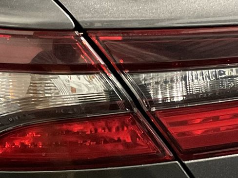 Used 2021 Toyota Camry SE image 10