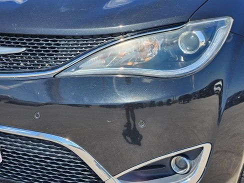 Used 2019 Chrysler Pacifica Touring-L w/ Advanced Safetytec Group FWD image 11