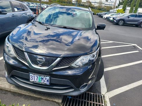 Used 2017 Nissan Rogue Sport SL w/ SL Premium Package image 2