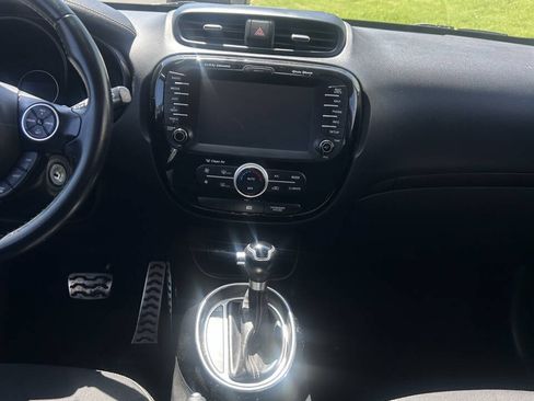 Used 2015 Kia Soul + w/ Audio Package FWD image 11