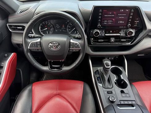Used 2021 Toyota Highlander XSE AWD/4WD image 13
