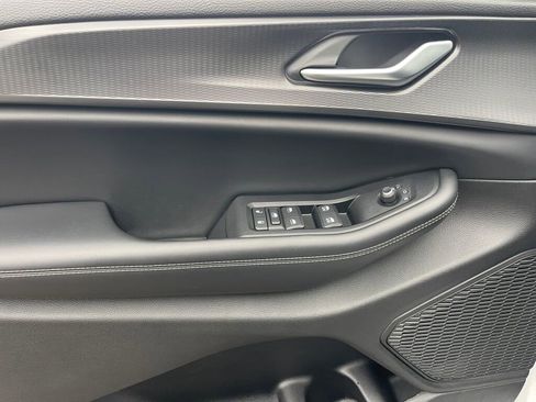 Used 2023 Jeep Grand Cherokee Altitude image 6