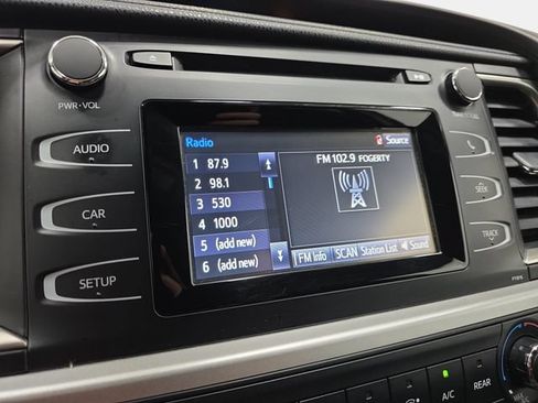 Used 2019 Toyota Highlander LE AWD/4WD image 20