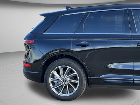 New 2025 Lincoln Corsair Grand Touring image 11