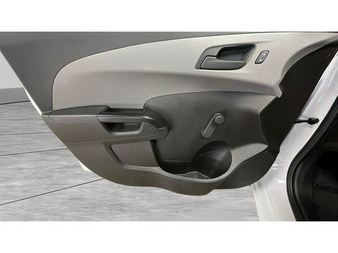 Used 2019 Chevrolet Sonic LT image 9