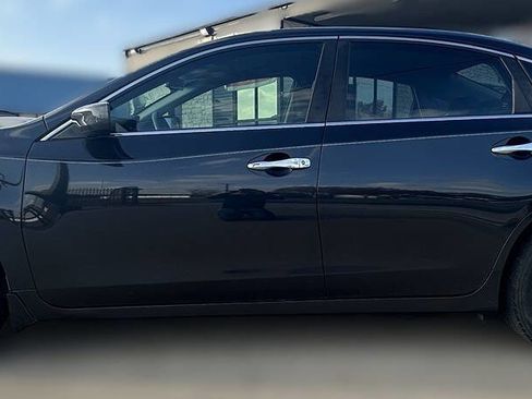Used 2017 Nissan Altima 2.5 S w/ Power Driver Seat Package FWD image 5
