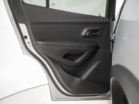 Used 2018 Chevrolet Trax LT w/ LT Convenience Package image 37