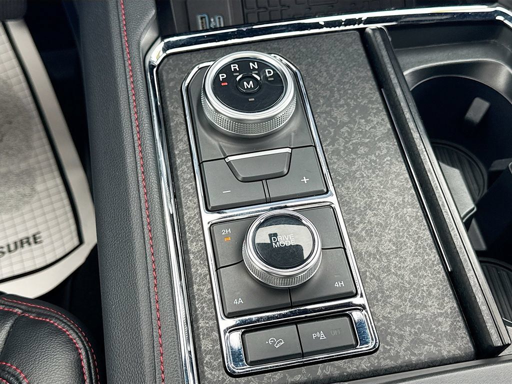 Used 2024 Ford Expedition Limited AWD/4WD image 19