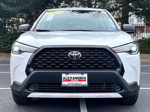 Used 2024 Toyota Corolla Cross L image 3