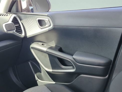 Used 2025 Kia Soul LX FWD image 22