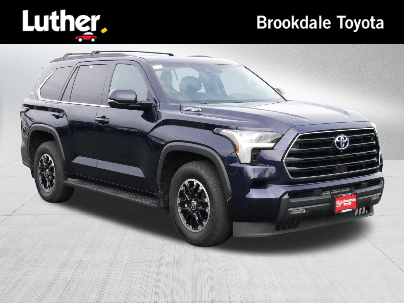 Used 2024 Toyota Sequoia SR5 w/ SR5 Premium Package AWD/4WD image 1