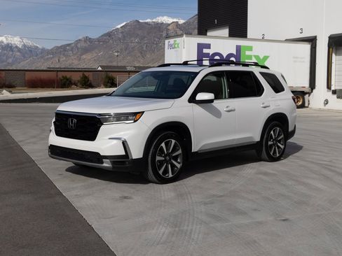 Used 2024 Honda Pilot Elite image 3