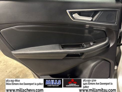 Used 2019 Ford Edge Titanium image 11