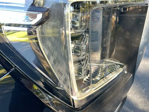 Used 2021 GMC Yukon XL Denali w/ Denali Ultimate Package image 11