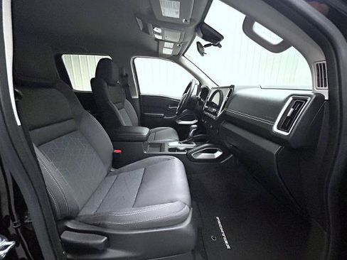 Certified 2025 Nissan Frontier SV AWD/4WD image 15