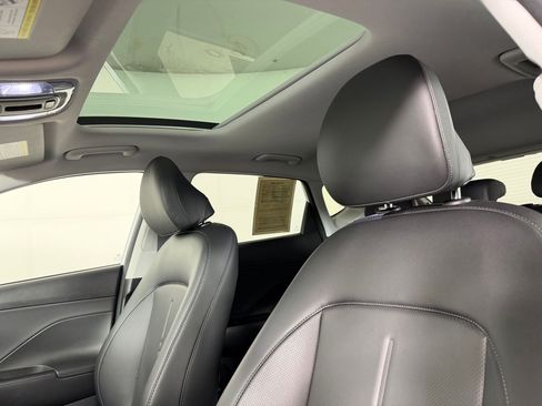 Used 2025 Hyundai Kona Limited AWD/4WD image 16