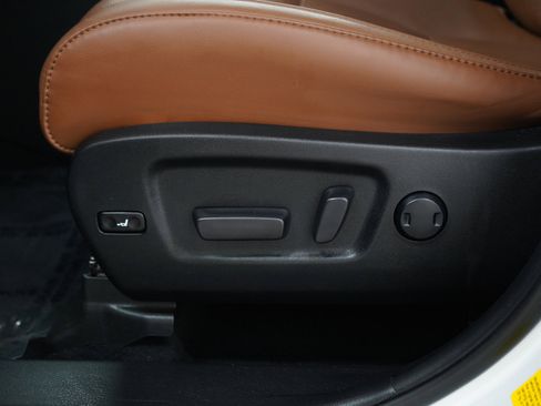 Used 2019 Toyota Highlander Limited Platinum AWD/4WD image 28