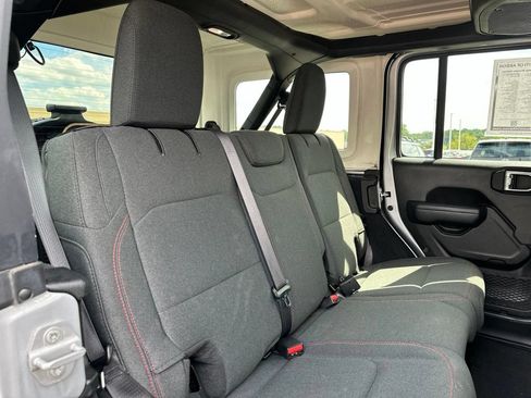 Used 2024 Jeep Wrangler Unlimited Rubicon AWD/4WD image 26