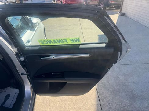 Used 2014 Ford Fusion SE FWD image 16